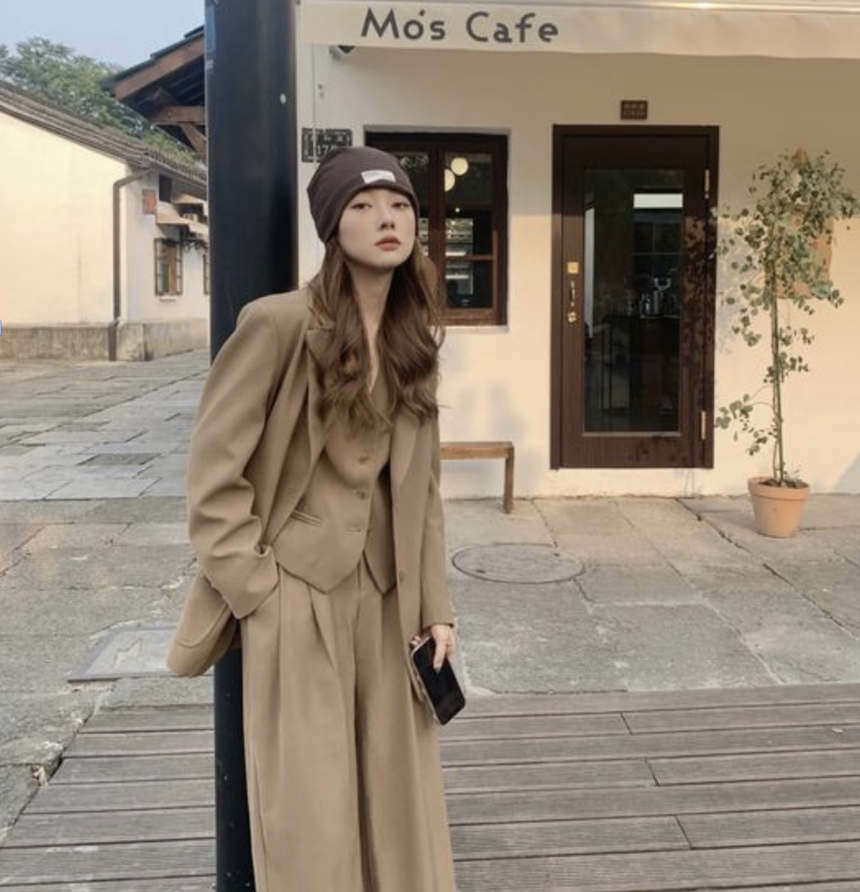 Tết Quý Mão, 12 con giáp chớ dại diện váy áo mang màu sắc 'khắc tuổi', kẻo rước vận xui vào người - Ảnh 1.