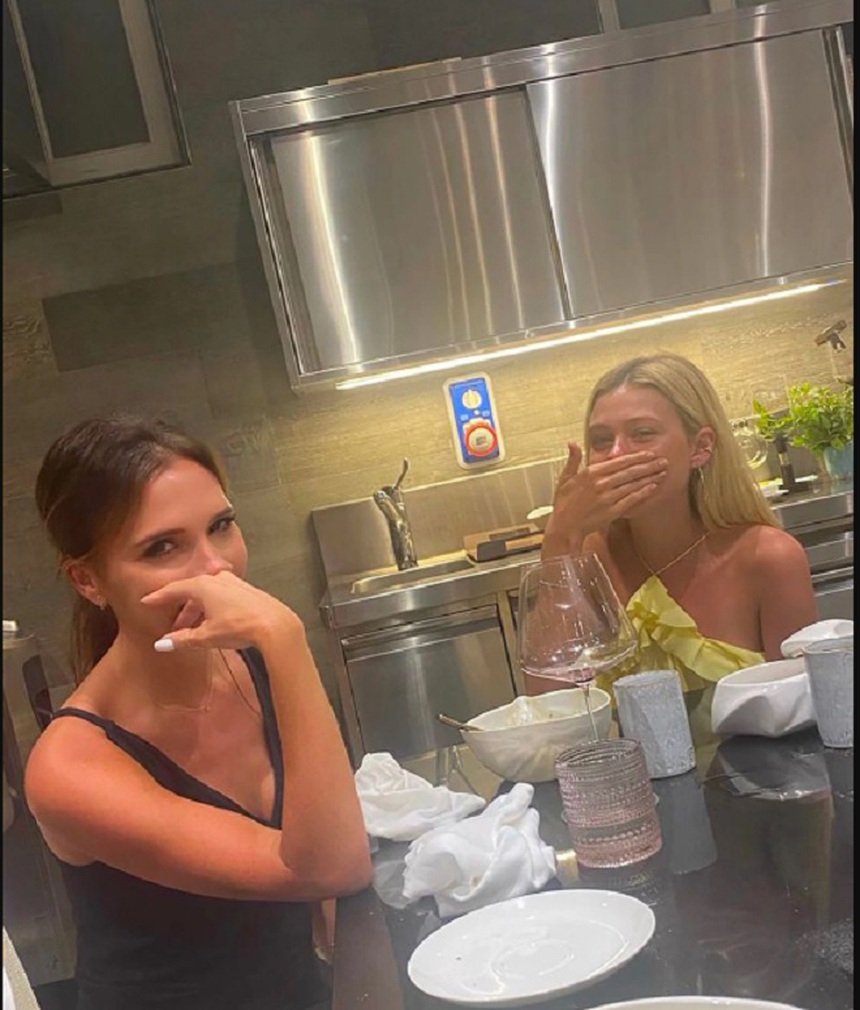 Victoria Beckham đăng ảnh mừng sinh nhật Nicola Peltz giữa tin đồn bất hòa - Ảnh 1. Victoria Beckham đăng ảnh mừng sinh nhật Nicola Peltz giữa tin đồn bất hòa - Ảnh 1.