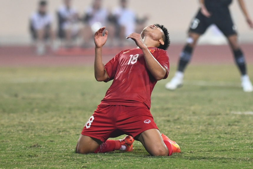 Vận đen đeo bám, Tuấn Hải liên tiếp bỏ lỡ cơ hội mười mươi trước Indonesia - Ảnh 3.