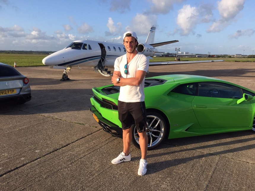 Dàn xe tiền tỷ của Gareth Bale: Đủ cả Lamborghini Huracan, Mercedes-AMG G 63, có cả dòng xe Ferrari đã ngừng sản xuất - Ảnh 3. Dàn xe tiền tỷ của Gareth Bale: Đủ cả Lamborghini Huracan, Mercedes-AMG G 63, có cả dòng xe Ferrari đã ngừng sản xuất - Ảnh 3.
