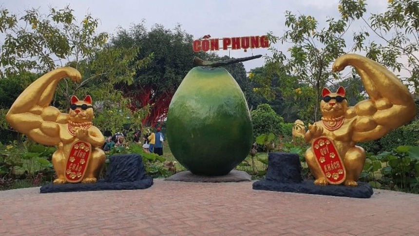 Thêm một linh vật mèo kỳ lạ ở công viên Thống Nhất - Ảnh 5.