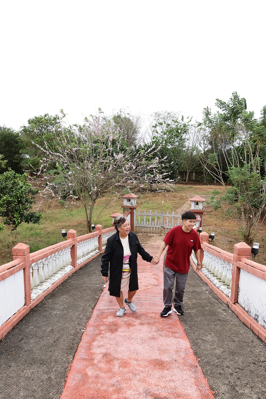 Giảng viên đại học U80 cùng con gái U40 lái xe vượt 1590km về Hà Nội ăn Tết - Ảnh 5.