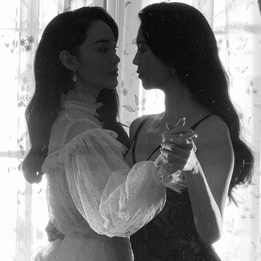 Ngọc Trinh khoe ảnh đọ sắc đẹp mê mẩn bên Minh Hằng - Ảnh 13.