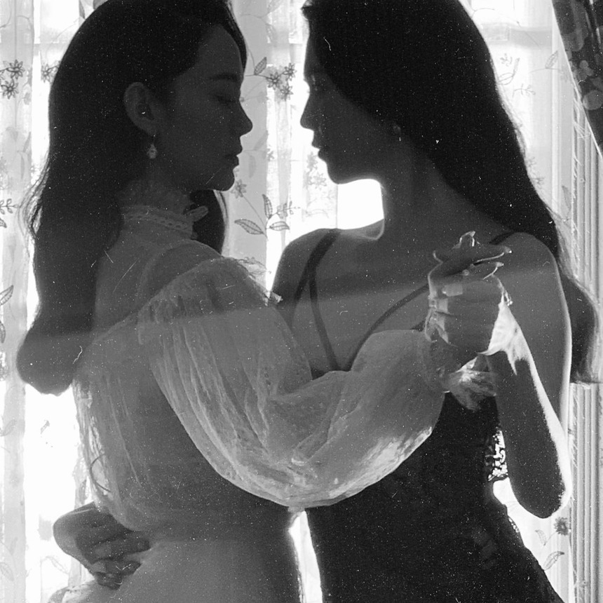 Ngọc Trinh khoe ảnh đọ sắc đẹp mê mẩn bên Minh Hằng - Ảnh 8.