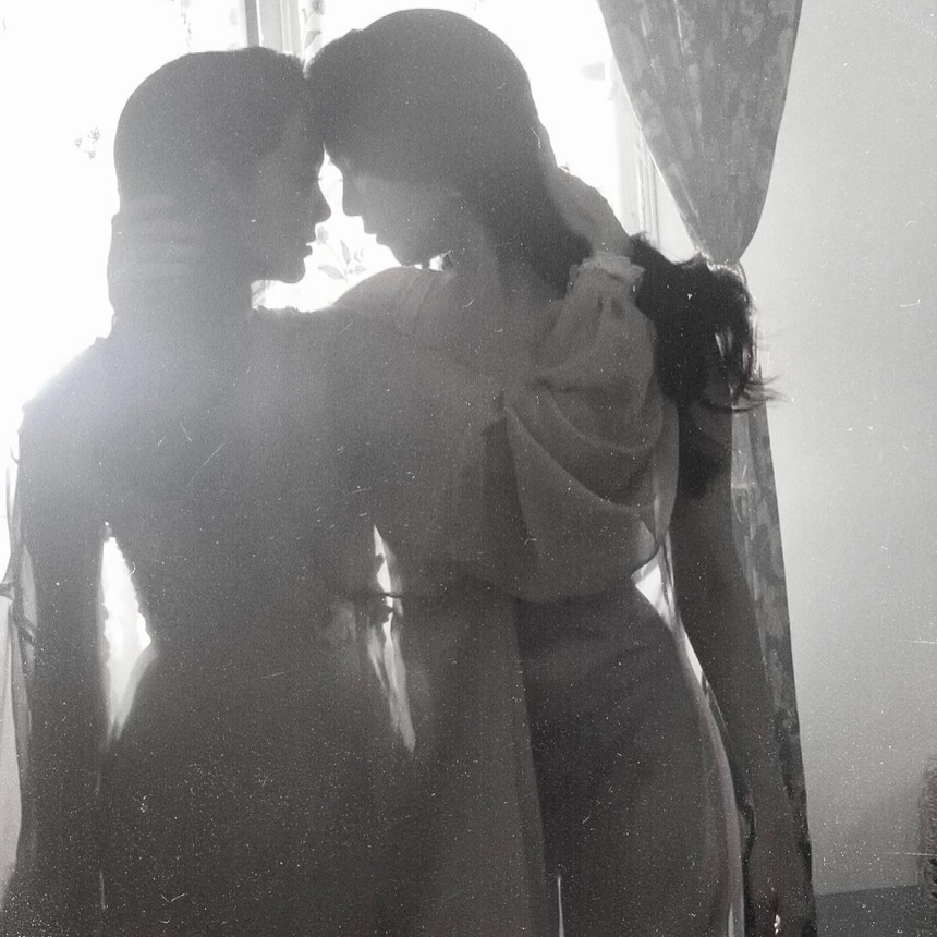 Ngọc Trinh khoe ảnh đọ sắc đẹp mê mẩn bên Minh Hằng - Ảnh 9.