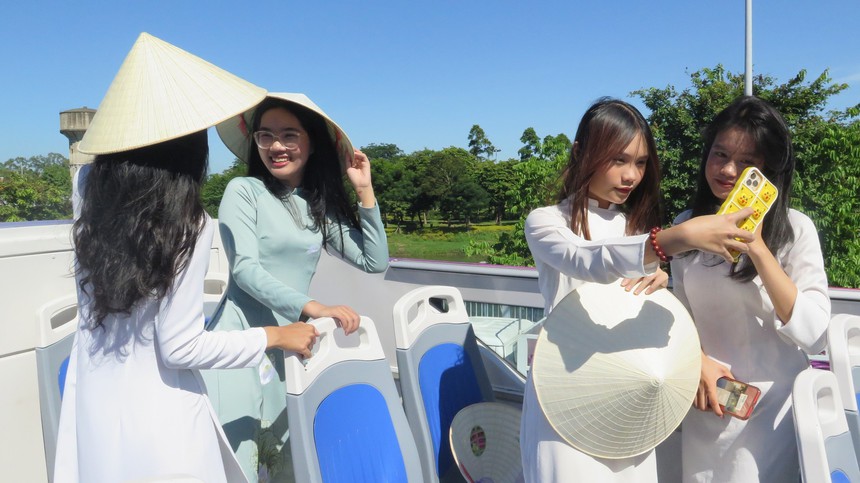 Đi du lịch trước Tết, cảm nhận sắc Xuân sớm - Ảnh 1.