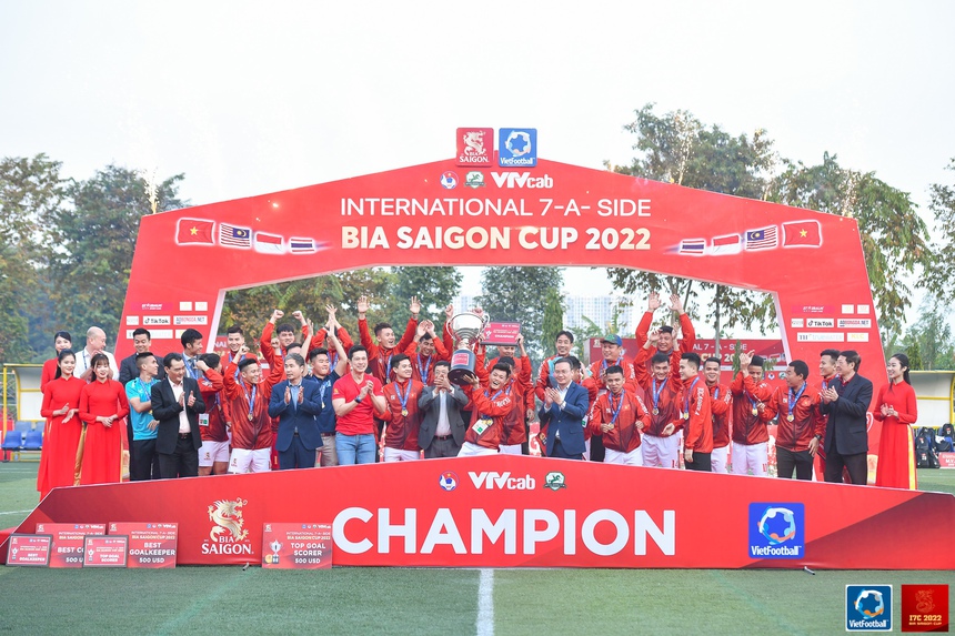 Bóng đá 7 người và hành trình 10 năm từ “phủi” vươn ra biển lớn - Ảnh 2.