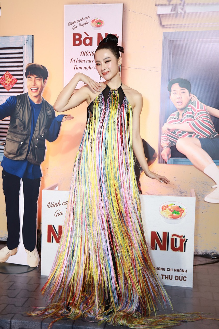 Trấn Thành khoác tay tình tứ bà xã Hari Won, cặp chị em Minh Hằng - Ngọc Trinh khoe nhan sắc một chín một mười - Ảnh 32. Trấn Thành khoác tay tình tứ bà xã Hari Won, cặp chị em Minh Hằng - Ngọc Trinh khoe nhan sắc một chín một mười - Ảnh 32.