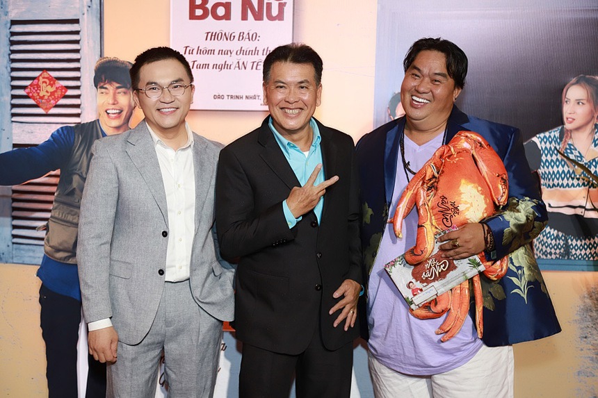 Trấn Thành khoác tay tình tứ bà xã Hari Won, cặp chị em Minh Hằng - Ngọc Trinh khoe nhan sắc một chín một mười - Ảnh 11. Trấn Thành khoác tay tình tứ bà xã Hari Won, cặp chị em Minh Hằng - Ngọc Trinh khoe nhan sắc một chín một mười - Ảnh 11.