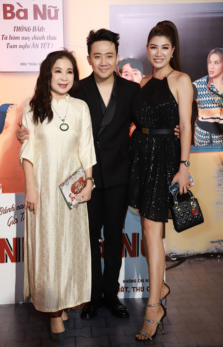 Trấn Thành khoác tay tình tứ bà xã Hari Won, cặp chị em Minh Hằng - Ngọc Trinh khoe nhan sắc một chín một mười - Ảnh 39. Trấn Thành khoác tay tình tứ bà xã Hari Won, cặp chị em Minh Hằng - Ngọc Trinh khoe nhan sắc một chín một mười - Ảnh 39.