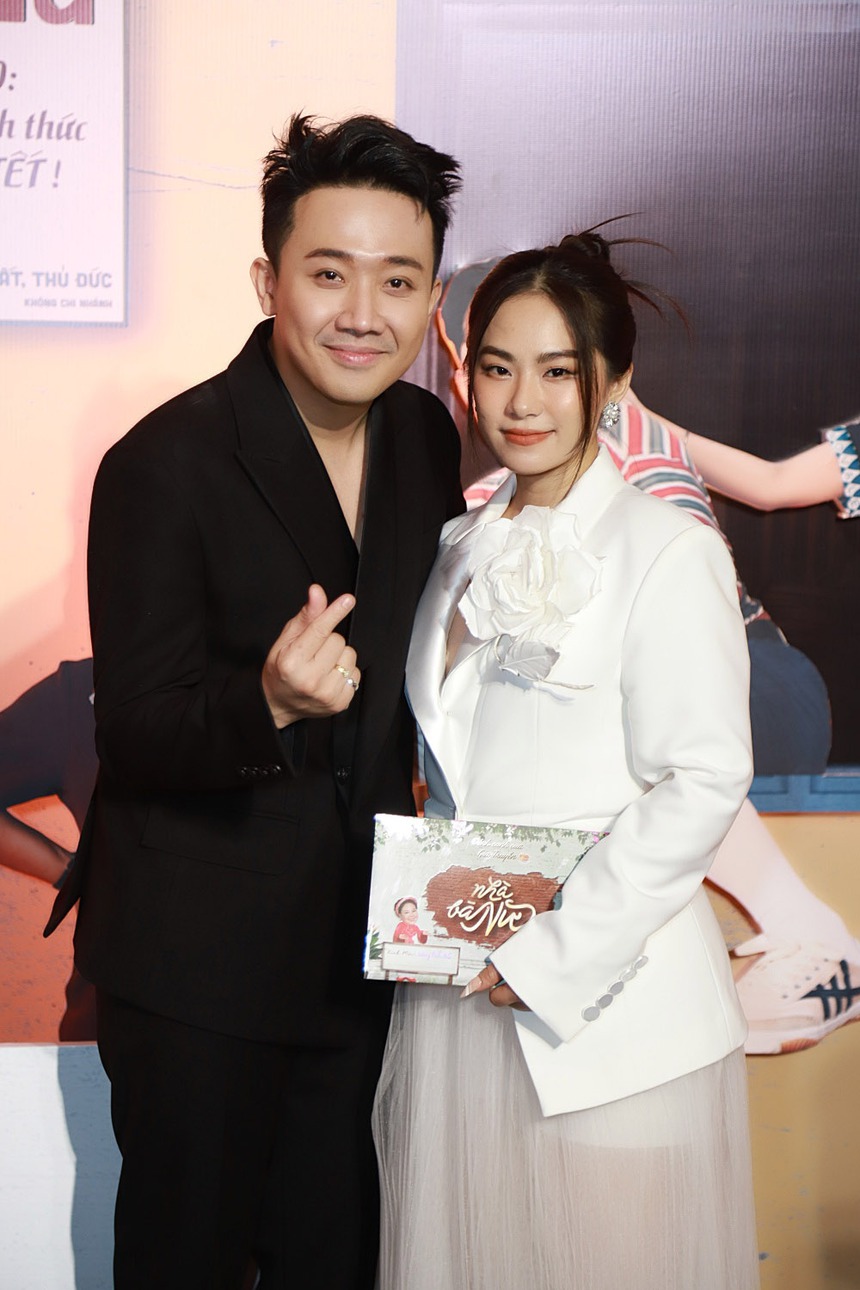 Trấn Thành khoác tay tình tứ bà xã Hari Won, cặp chị em Minh Hằng - Ngọc Trinh khoe nhan sắc một chín một mười - Ảnh 19. Trấn Thành khoác tay tình tứ bà xã Hari Won, cặp chị em Minh Hằng - Ngọc Trinh khoe nhan sắc một chín một mười - Ảnh 19.