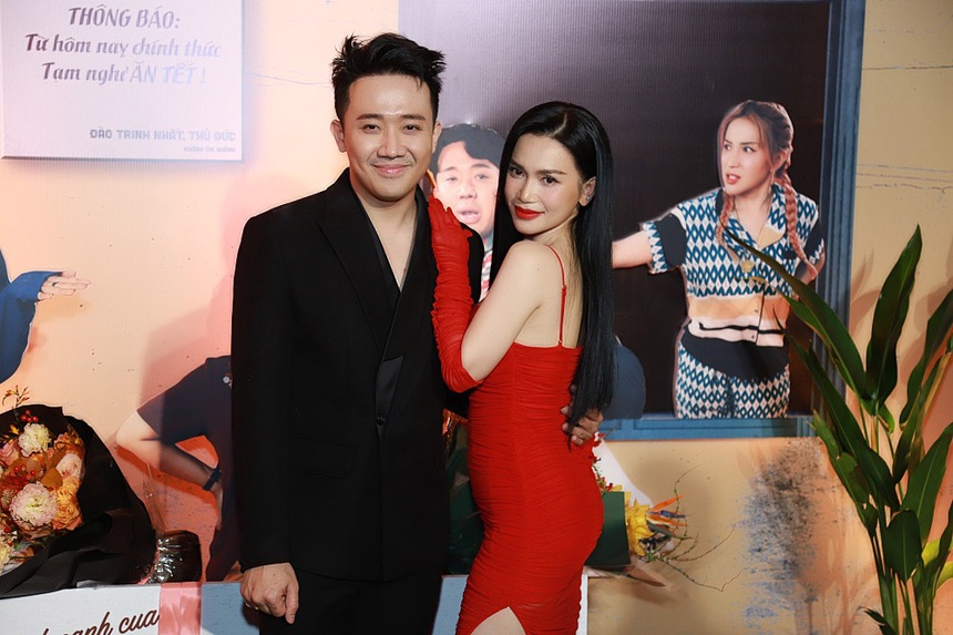 Trấn Thành khoác tay tình tứ bà xã Hari Won, cặp chị em Minh Hằng - Ngọc Trinh khoe nhan sắc một chín một mười - Ảnh 30. Trấn Thành khoác tay tình tứ bà xã Hari Won, cặp chị em Minh Hằng - Ngọc Trinh khoe nhan sắc một chín một mười - Ảnh 30.