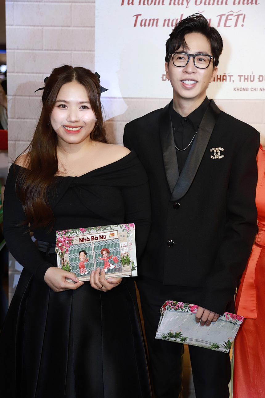 Trấn Thành khoác tay tình tứ bà xã Hari Won, cặp chị em Minh Hằng - Ngọc Trinh khoe nhan sắc một chín một mười - Ảnh 25. Trấn Thành khoác tay tình tứ bà xã Hari Won, cặp chị em Minh Hằng - Ngọc Trinh khoe nhan sắc một chín một mười - Ảnh 25.