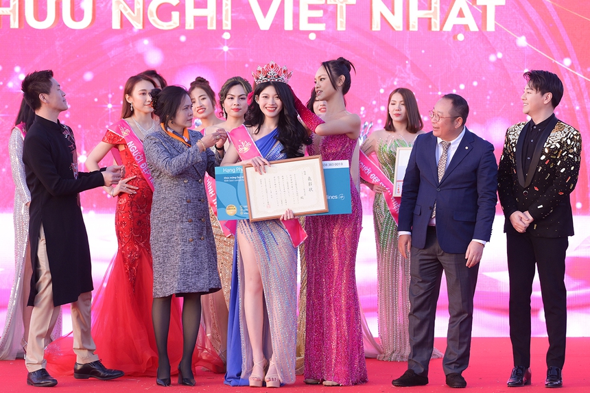 Á hậu Mai Ngô làm giám khảo cuộc thi hoa hậu tại Nhật cùng Tuấn Tú, Phan Anh - Ảnh 3. Á hậu Mai Ngô làm giám khảo cuộc thi hoa hậu tại Nhật cùng Tuấn Tú, Phan Anh - Ảnh 3.