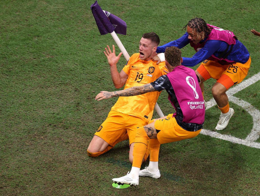 Wout Weghorst là ai? Vì sao MU chiêu mộ tiền đạo cao 1m97? - Ảnh 2.