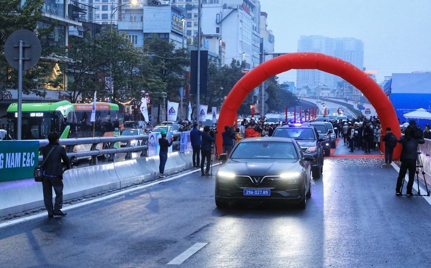 Sáng 11/1, Hà Nội thông xe đường vành đai 2 trên cao, đoạn từ Ngã Tư Sở đến cầu Vĩnh Tuy - Ảnh 3.