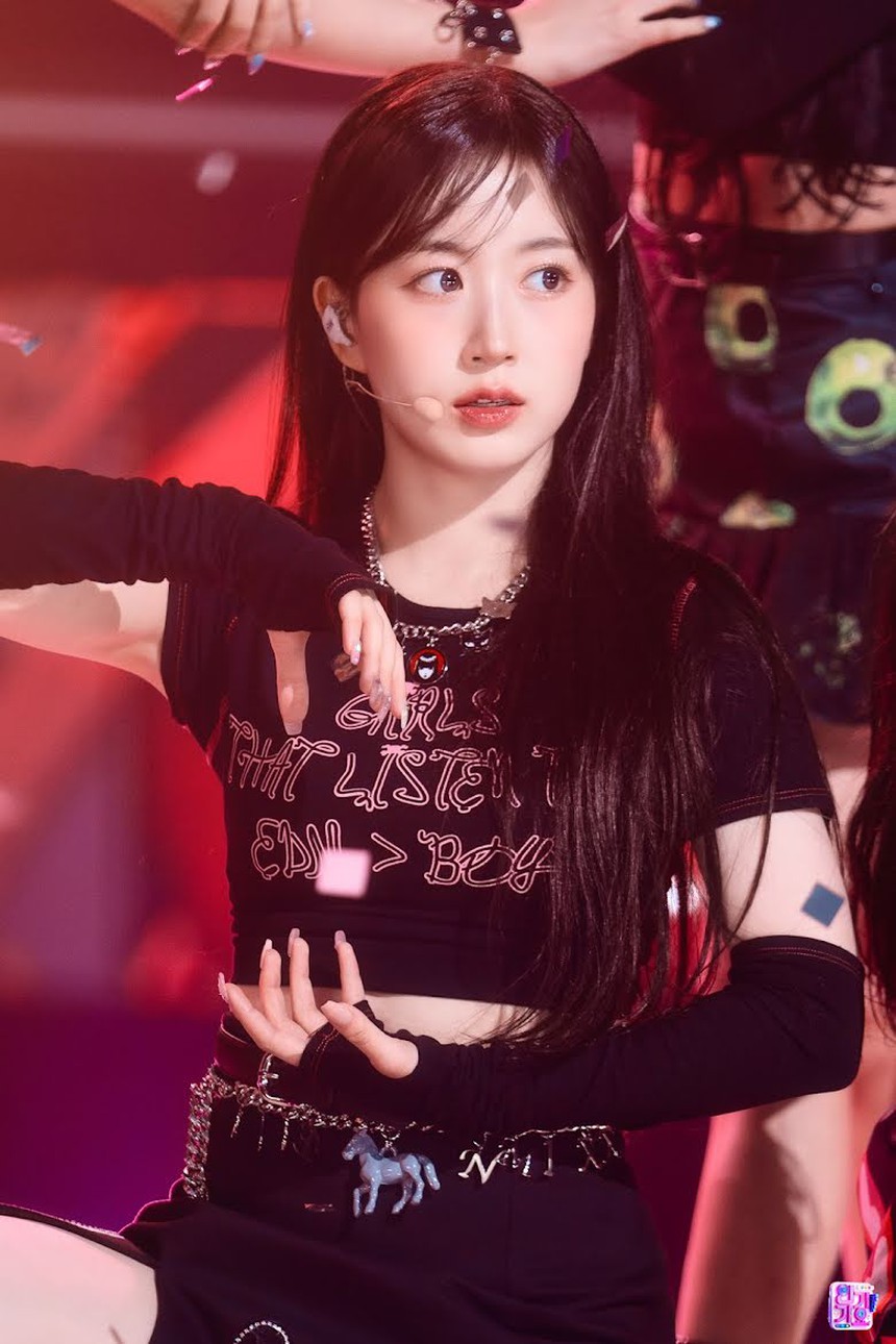 Jang Wonyoung IVE rời vị trí MC Music Bank, cư dân mạng đề cử gương mặt này thay thế - Ảnh 4.