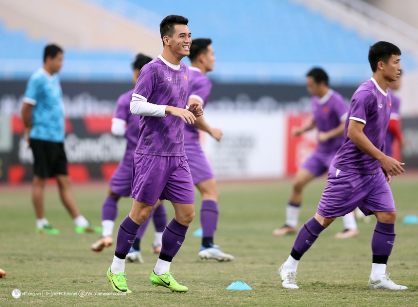 Bóng đá Việt Nam ngày 12/1: Tuyển Việt Nam và Thái Lan tập làm quen SVĐ Mỹ Đình - Ảnh 1. Bóng đá Việt Nam ngày 12/1: Tuyển Việt Nam và Thái Lan tập làm quen SVĐ Mỹ Đình - Ảnh 1.