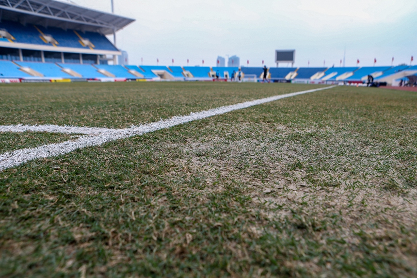 Cận cảnh mặt cỏ sân Mỹ Đình trước trận chung kết lượt đi AFF Cup 2022 - Ảnh 5.