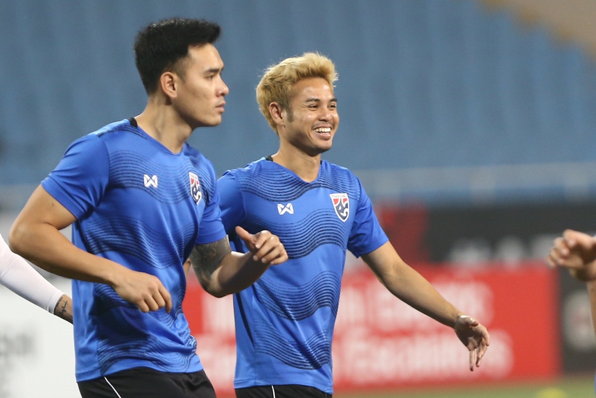 Teerasil Dangda tập riêng, Theerathon tươi cười trước ngày đấu Việt Nam - Ảnh 5.