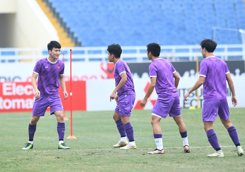 Phan Văn Đức, Tuấn Hải làm mới bản thân trước đại chiến với ĐT Thái Lan - Ảnh 1.