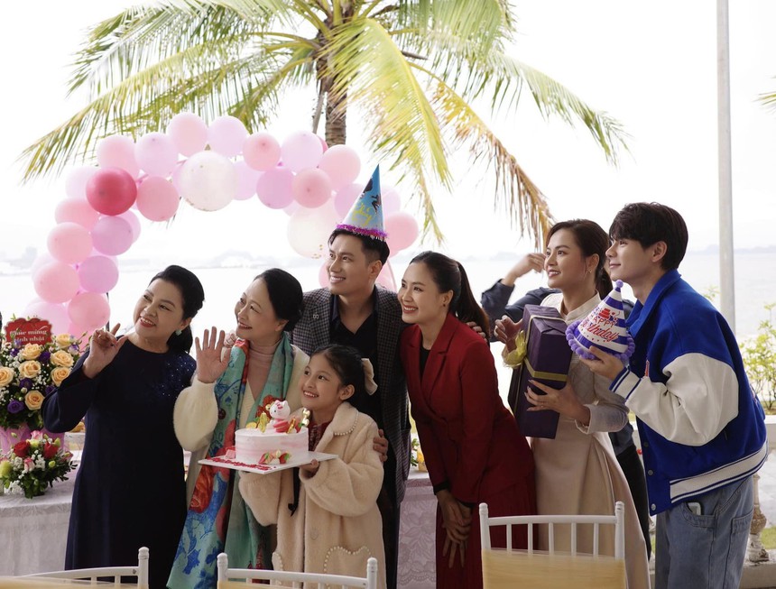 "Hành trình công lý" đóng máy, gia đình Phương - Hoàng hạnh phúc bên nhau - Ảnh 3.