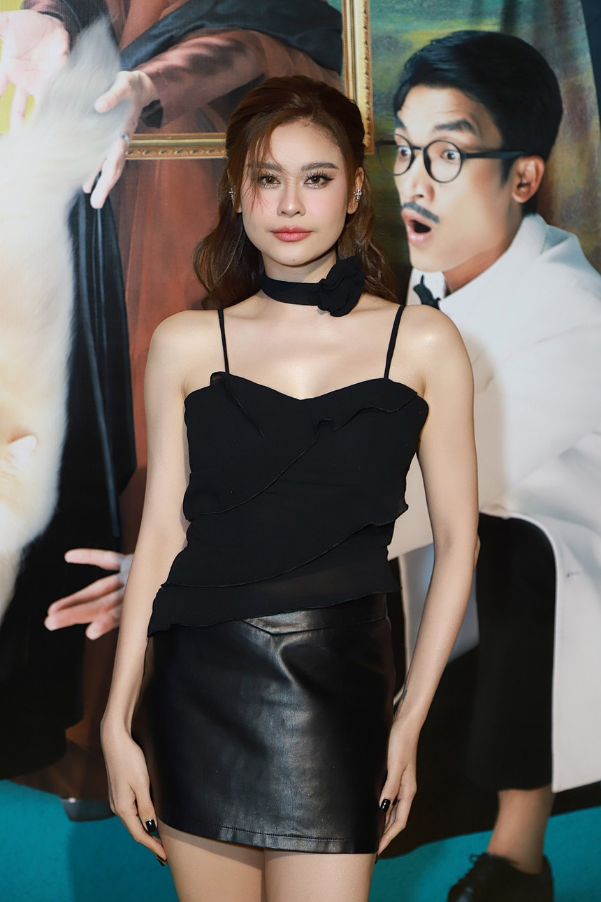 Diệu Nhi mặc đồ kín như bưng âm thầm đến ủng hộ phim mới của ông xã Anh Tú - Ảnh 6.