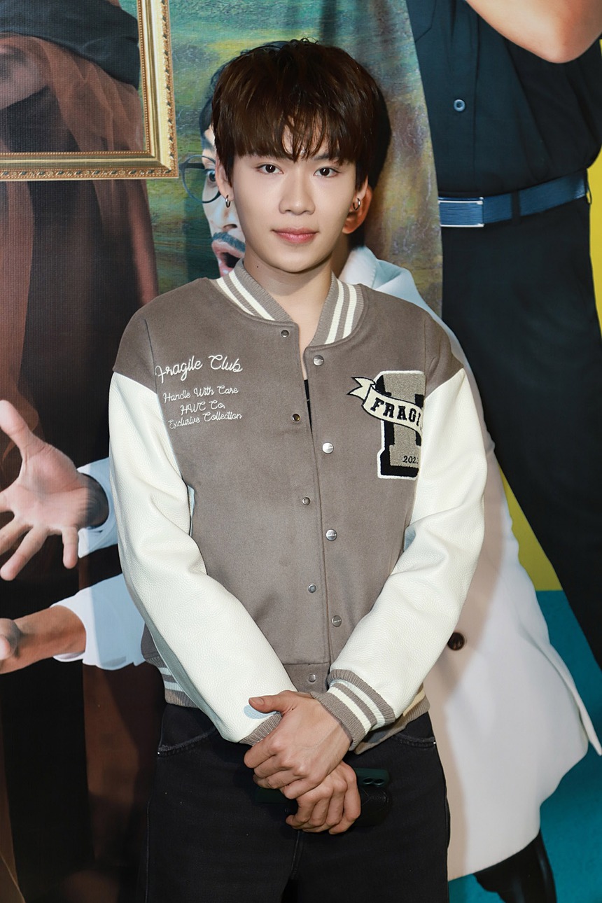 Diệu Nhi mặc đồ kín như bưng âm thầm đến ủng hộ phim mới của ông xã Anh Tú - Ảnh 19.