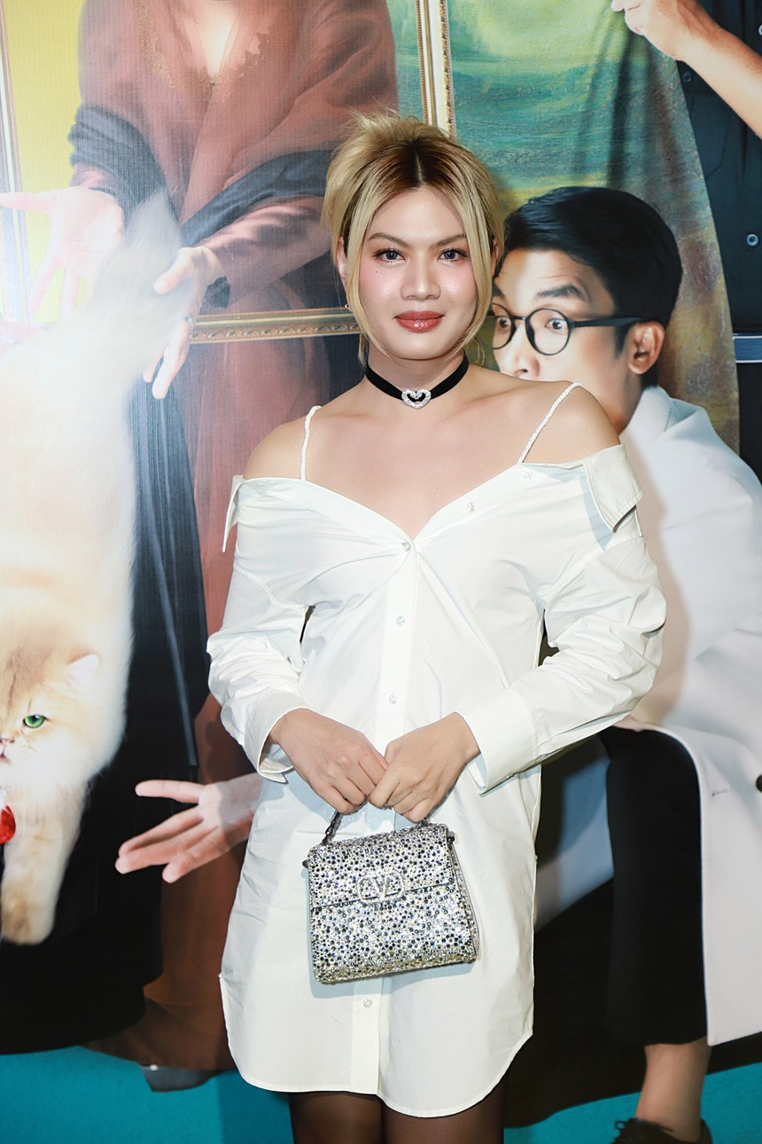 Diệu Nhi mặc đồ kín như bưng âm thầm đến ủng hộ phim mới của ông xã Anh Tú - Ảnh 14.