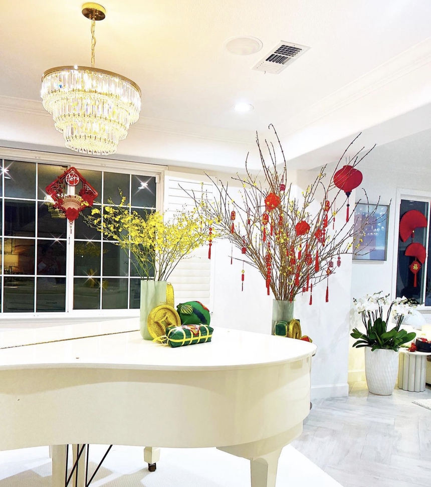 Phạm Hương hé lộ trọn biệt thự ngập sắc Xuân, nói 1 câu gây chú ý khi đón Tết ở Mỹ - Ảnh 3.