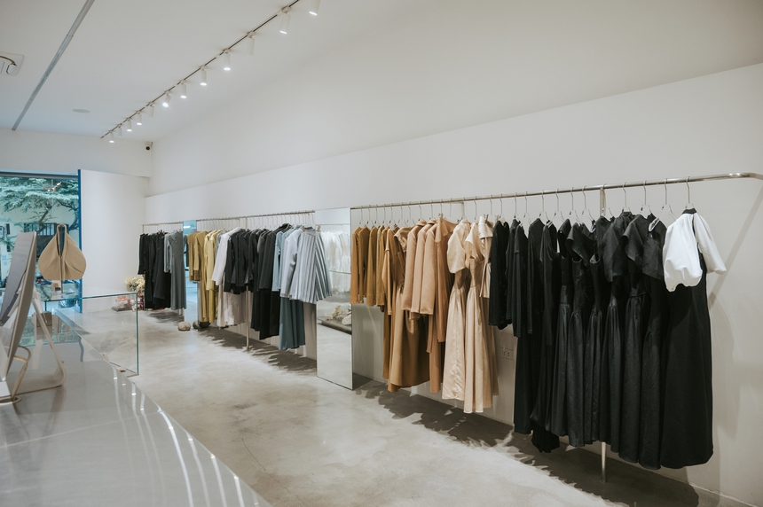 Cường Đàm - NTK hướng nội bị Gen Z chinh phục, kể hết về cái duyên với Hà Hồ cùng tâm sức dành cho thời trang bền vững - Ảnh 9.