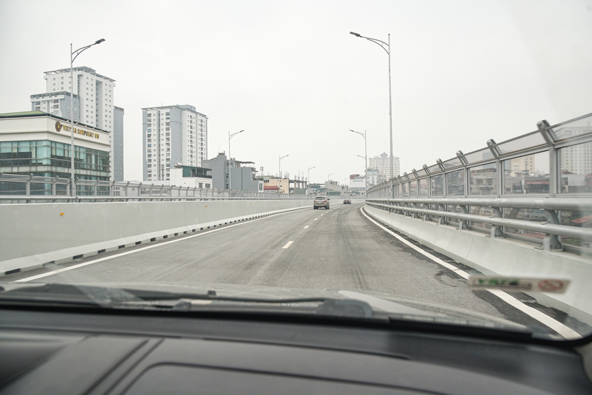 Vành 2 sau khi thông xe: Thêm bảng điện tử như nước ngoài, tốn gần 1 phút chỉ để đi 100 mét ở nút giao cuối - Ảnh 4.