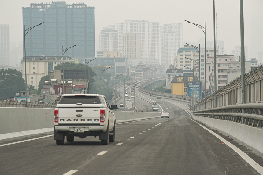 Vành 2 sau khi thông xe: Thêm bảng điện tử như nước ngoài, tốn gần 1 phút chỉ để đi 100 mét ở nút giao cuối - Ảnh 5.