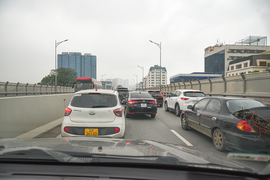 Vành 2 sau khi thông xe: Thêm bảng điện tử như nước ngoài, tốn gần 1 phút chỉ để đi 100 mét ở nút giao cuối - Ảnh 8.