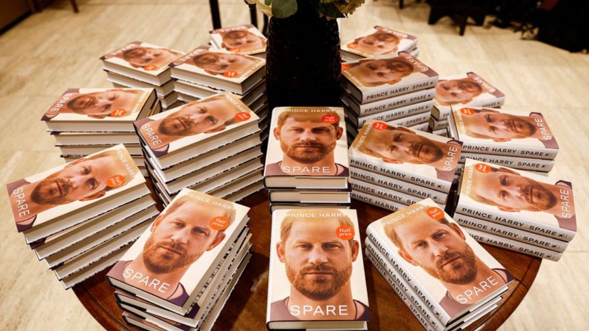 Tất tần tật những điều bạn cần biết về 'drama' cuốn hồi ký của Vương tử Harry - Ảnh 2.