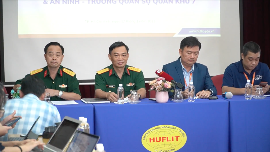 Toàn cảnh họp báo vụ nữ sinh la hét tại Trường Quân sự Quân khu 7  - Ảnh 1.
