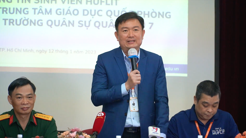 Toàn cảnh họp báo vụ nữ sinh la hét tại Trường Quân sự Quân khu 7  - Ảnh 2.