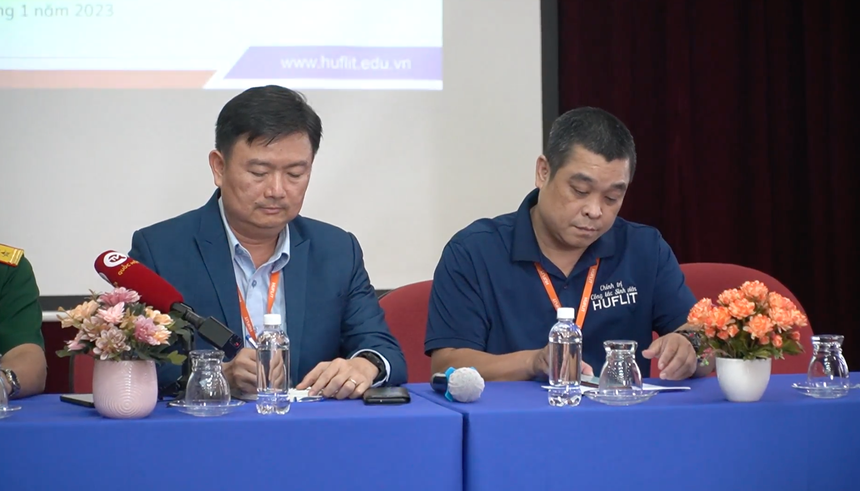 Toàn cảnh họp báo vụ nữ sinh la hét tại Trường Quân sự Quân khu 7  - Ảnh 3.