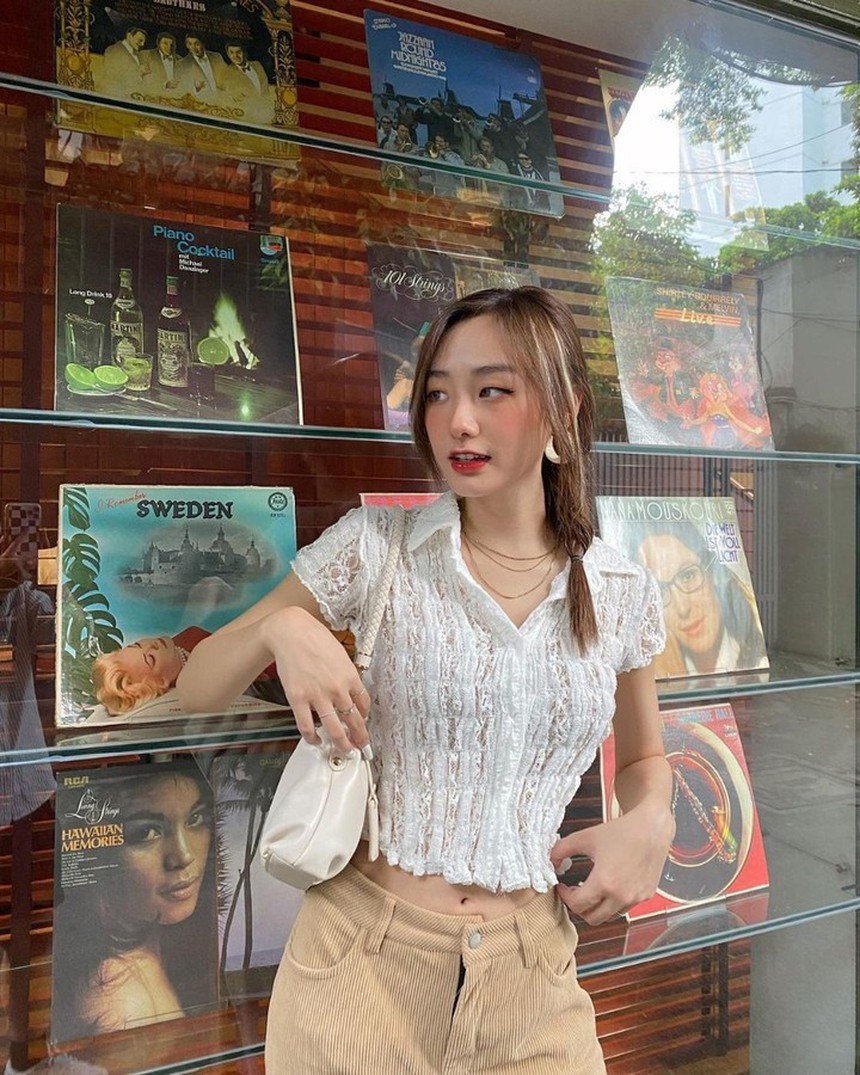 Không tiếc tiền, thuê nhà hơn 100m2 để có phòng chứa quần áo: Đồ mua để mặc còn nhiều hơn shop nhập về bán! - Ảnh 2.