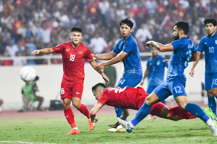 Tuyển Việt Nam phối hợp quá đỉnh, Tiến Linh đánh đầu xé lưới tuyển Thái Lan - Ảnh 3.