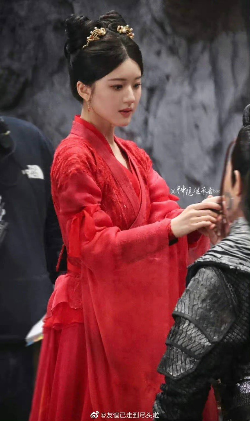 Triệu Lộ Tư - Vương An Vũ lộ ảnh chụp chung ở phim trường, nhìn có đẹp đôi?  - Ảnh 6.