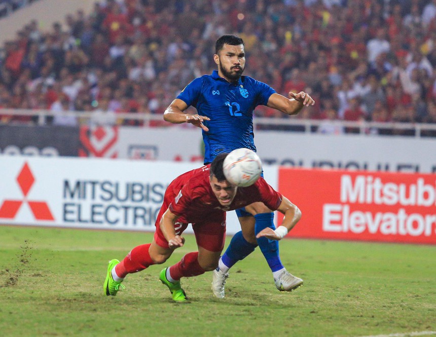 Tuyển Việt Nam phối hợp quá đỉnh, Tiến Linh đánh đầu xé lưới tuyển Thái Lan - Ảnh 2.