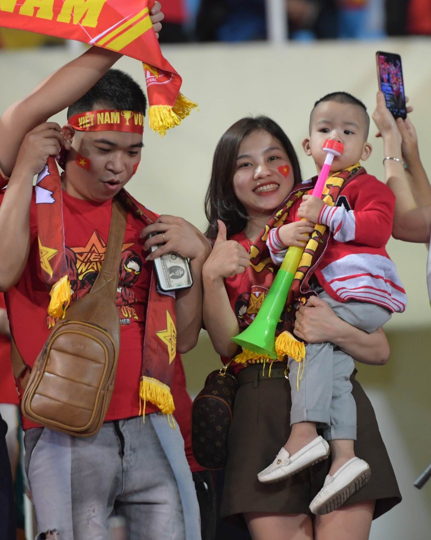 Màn chào cờ đầy xúc động của HLV Park Hang-seo trong trận đấu cuối cùng trên sân Mỹ Đình - Ảnh 13.