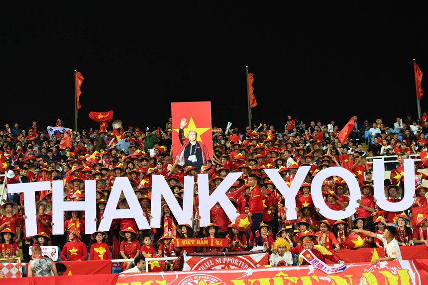 Màn chào cờ đầy xúc động của HLV Park Hang-seo trong trận đấu cuối cùng trên sân Mỹ Đình - Ảnh 6.