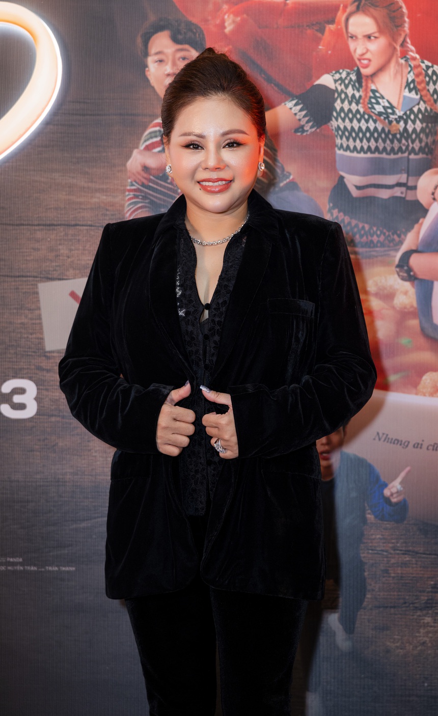 Trấn Thành - Hari Won dạo này tình muốn xỉu: Phát 'cẩu lương' cạnh dàn sao đình đám ngay tại họp báo 'Nhà bà nữ'! - Ảnh 4.