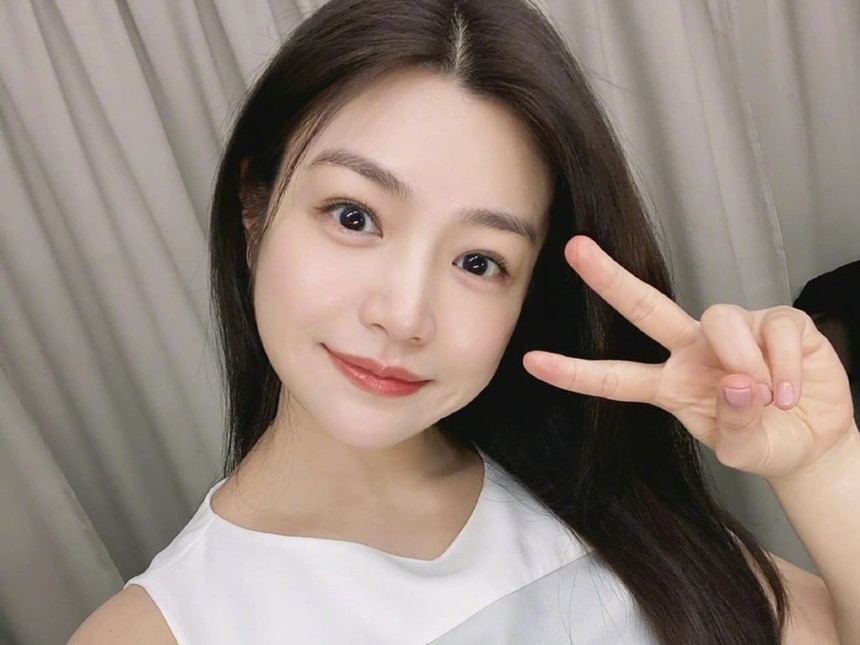 Rộ tin Tiểu Long Nữ lén chồng cặp kè với bạn diễn trên phim trường, còn để lộ bằng chứng trên MXH? - Ảnh 2.