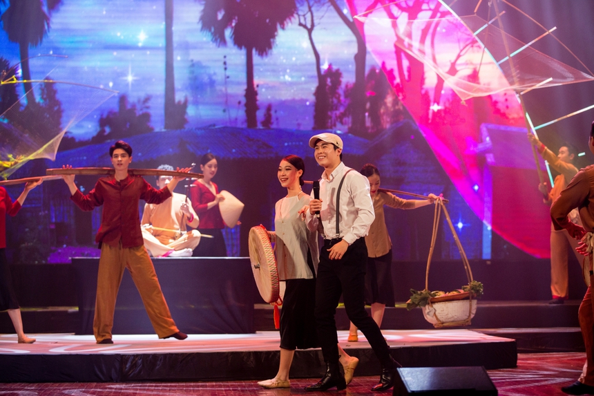 Chương trình nghệ thuật Màu thời gian với chủ đề 'Ngọn Chung Linh' - Ảnh 8.