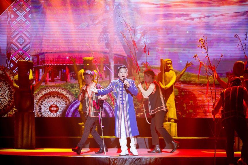 Chương trình nghệ thuật Màu thời gian với chủ đề 'Ngọn Chung Linh' - Ảnh 9.