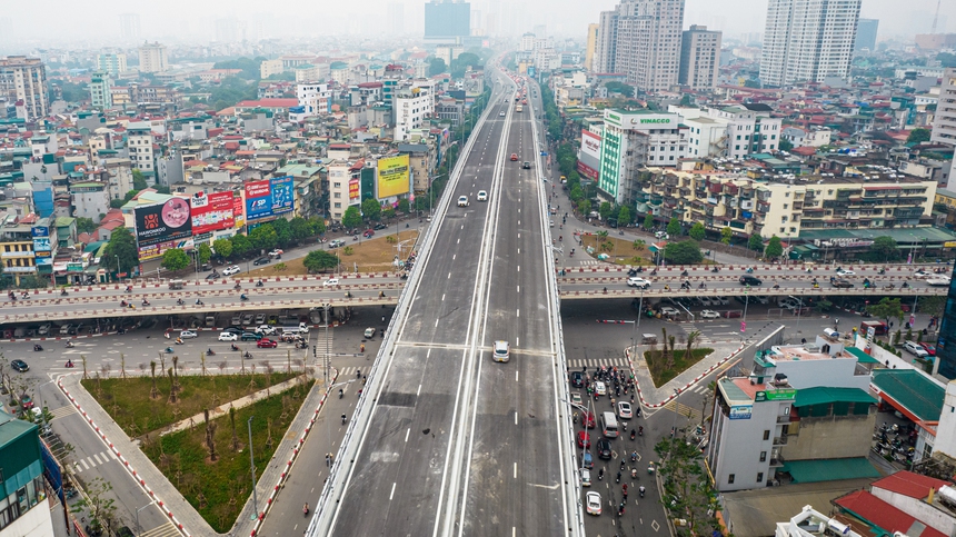 Vành đai 2 sau khi thông xe: Thêm bảng điện tử như nước ngoài, tốn gần 1 phút chỉ để đi 100 mét ở nút giao cuối - Ảnh 13.