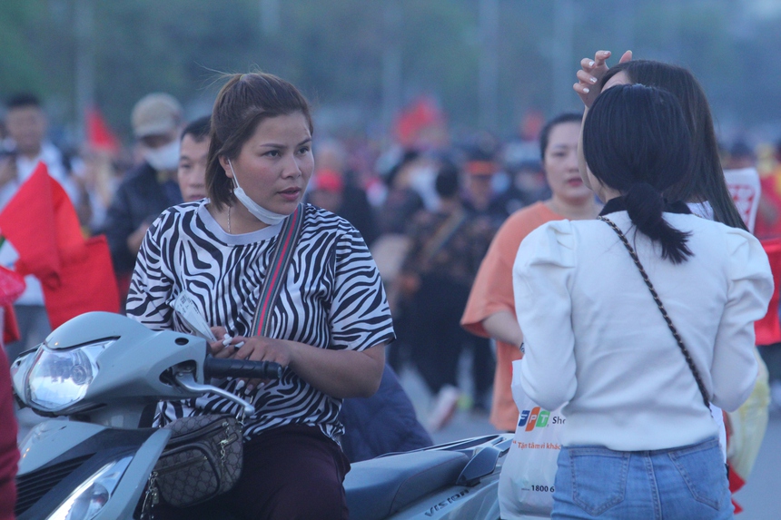 Vé chung kết AFF Cup 2022 Việt Nam vs Thái Lan hạ nhiệt sát giờ - Ảnh 3. Vé chung kết AFF Cup 2022 Việt Nam vs Thái Lan hạ nhiệt sát giờ - Ảnh 3.